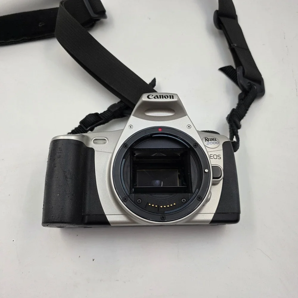Canon EOS Rebel 2000 35mm Film SLR Camera Body Silver Black with Tamrac Strap L4